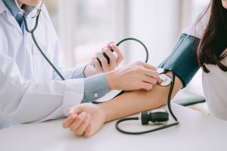 إرتفاع ضغط الدم : كل ما يجب عليك معرفته وكيف تتجنبه