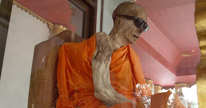 طقوس السوكوشينبوتسو اليابانية : تحنيط الرهبان البوذيين وهم على قيد الحياة
