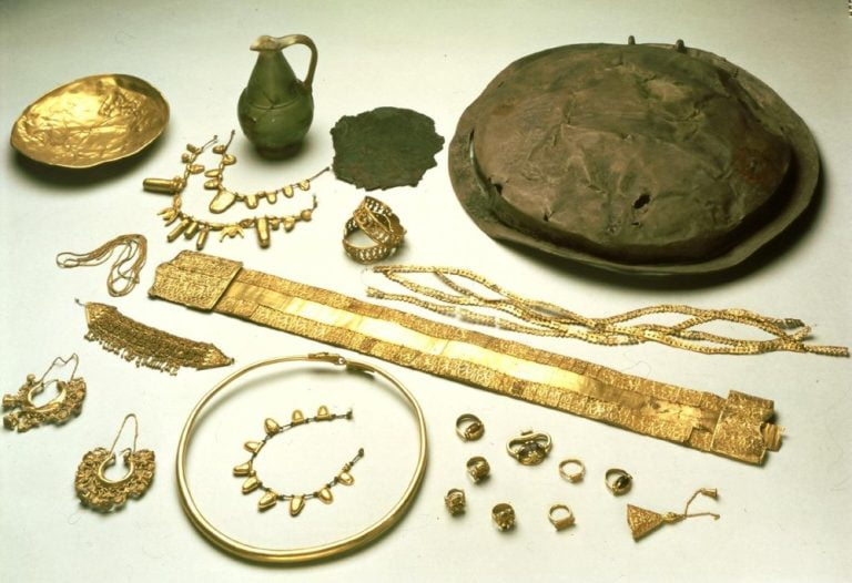تاريخ اكتشاف الذهب : المعدن الأغلى الذي أسال لعاب البشر