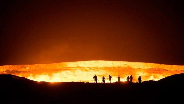 حفرة ديرويز : فوهة الجحيم المشتعلة بالنيران منذ عام 1971
