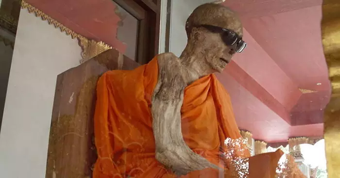 طقوس السوكوشينبوتسو اليابانية : تحنيط الرهبان البوذيين وهم على قيد الحياة