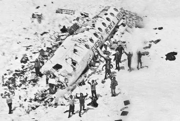 حادثة طائرة جبال الانديز 