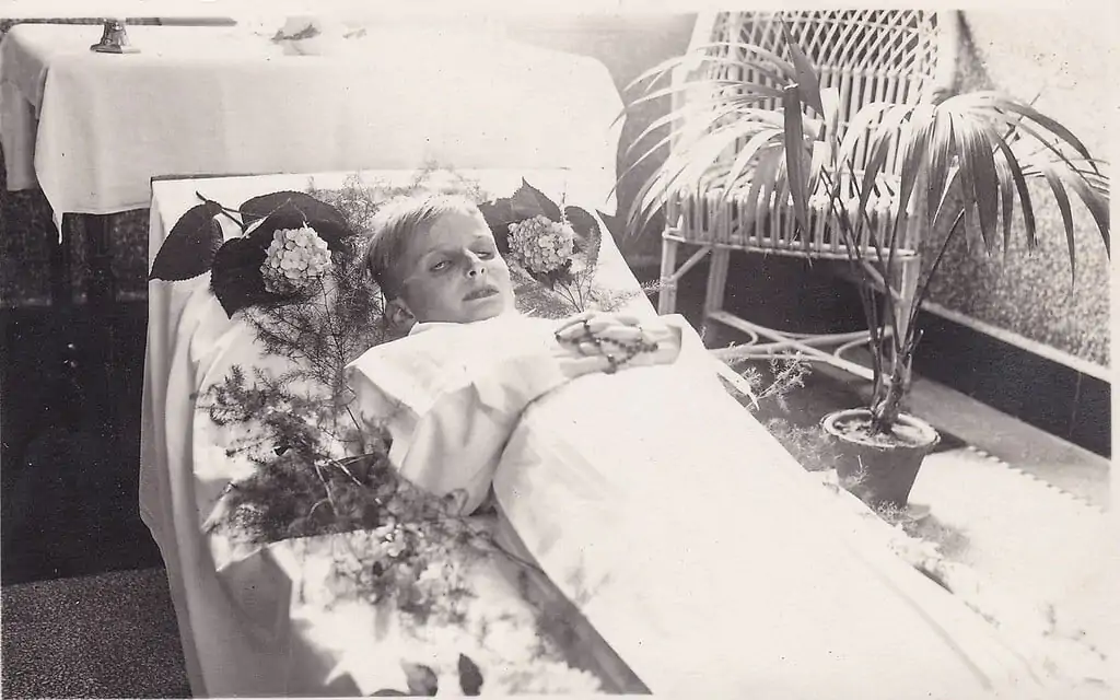 ظاهرة تصوير الموتى : صور مرعبة للموتى وذكريات من العالم الآخر 1 ظاهرة تصوير الموتى